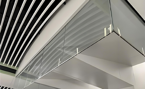 山阳玻璃挡烟垂壁