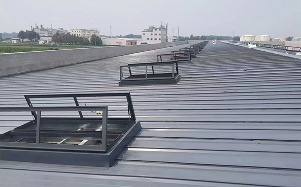 某中学室内体育馆山阳排烟窗改造项目