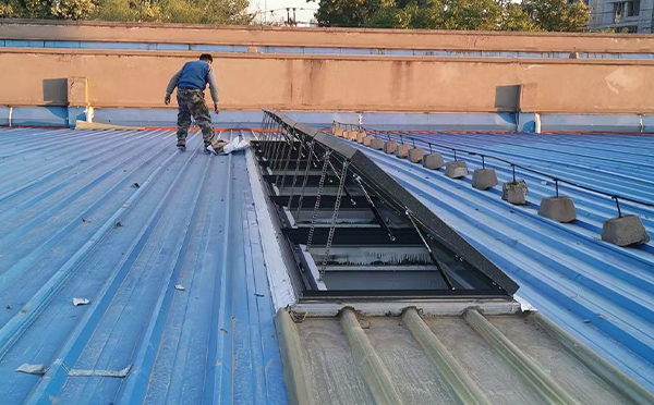 某区域性物流仓储中心山阳排烟窗系统安装项目