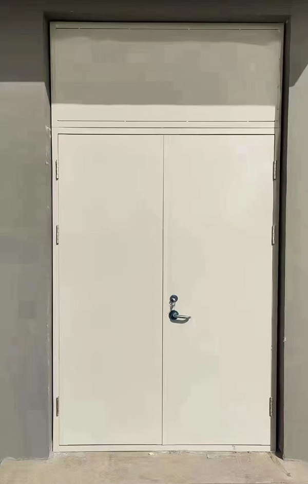 展览馆项目完成大跨度山阳防火门安装